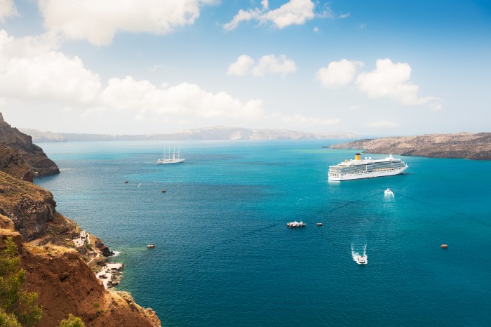 Cruise Ship island hopping Greek Islands